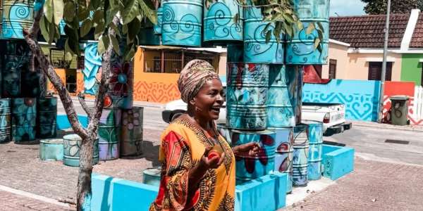 Door haar studie geschiedenis en gesprekken met andere locals heeft ze een schat aan kennis opgedaan.