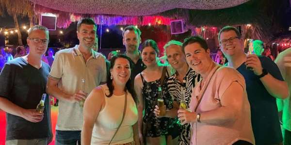 En deze partyavond was DE vrijdagavond Wet 'n Wild party op Mambo beach. De place to be waar iedereen komt stappen. Leuk weetje: hier is altijd de lokale man die uitgebreid gaat dansen en trucjes gaat doen.