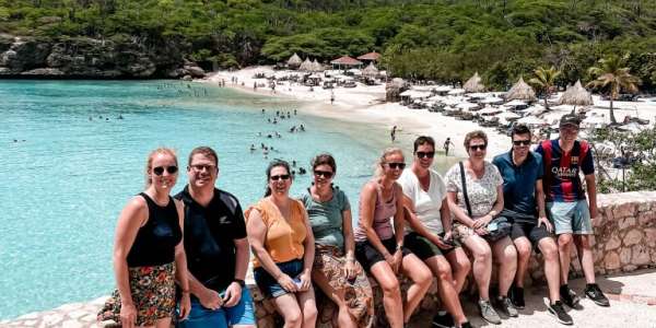 Overal langs de kust is het water zo helder blauw. Dit is bij de Grote Knip, een leuke fotostop.