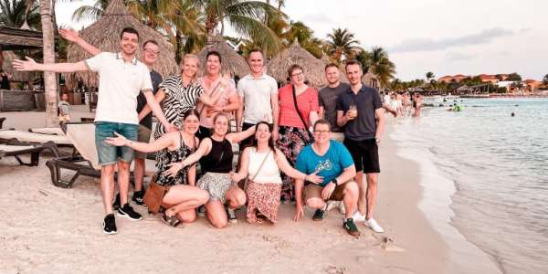 Uiteraard sluiten wij de dag weer af met een heerlijk diner, vanavond op Mambo beach met DJ muziek op de achtergrond en weer een mooie sunset!