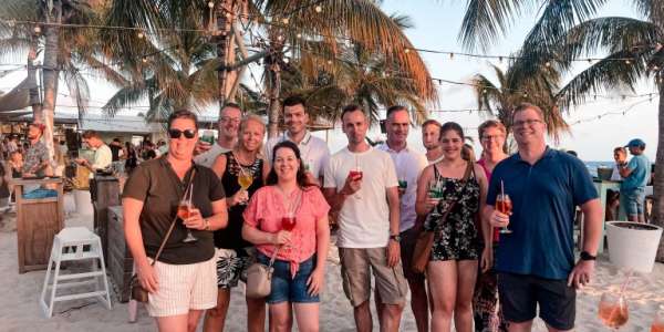 Elke week is de Aperol Sprits Party bij Jan Thiel Beach bij Zest the place to be!