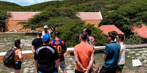 In het park vind je de 375 meter hoge Christoffelberg. Vanaf de top heb je prachtig uitzicht over het eiland. Er zijn 8 verschillende wandelpaden. Voor een ontspannen wandeling, maar ook voor de actievelingen die van een uitdaging houden met een klim naar de top.