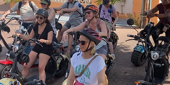 Onze lokale gids neemt je mee in de verhalen van de plekken die we doorkruisen, en we belanden zelfs op plaatsen waar toeristen doorgaans niet komen. 